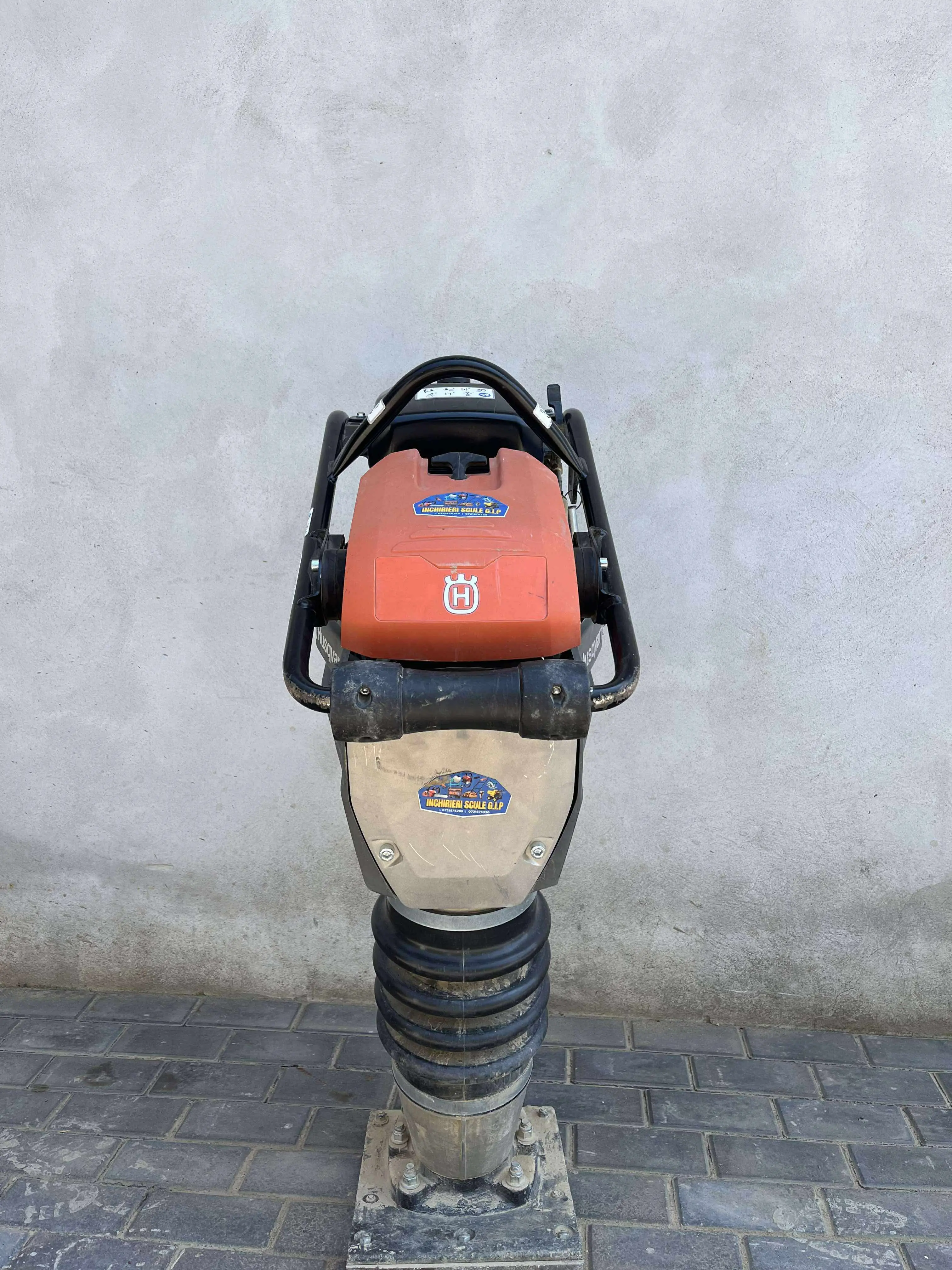 Compactor Husqvarna de închiriat